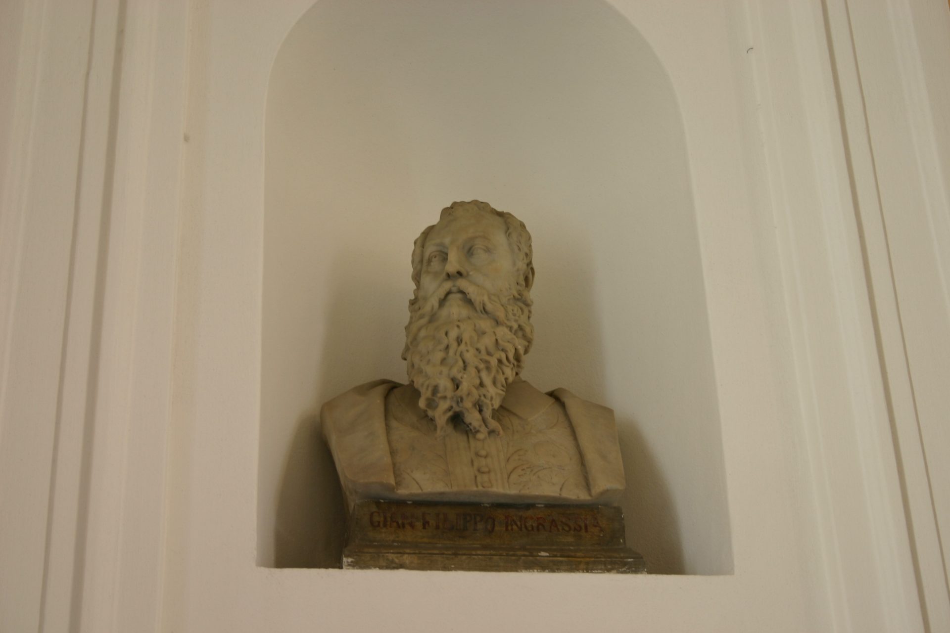 Gianfilippo%20Ingrassia%27s%20bust%2C%20Palermo%20-%2003.JPG